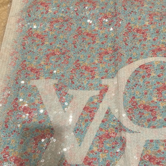 Louis Vuitton Limited Edition Sequin  Stole - Picture 10 of 15